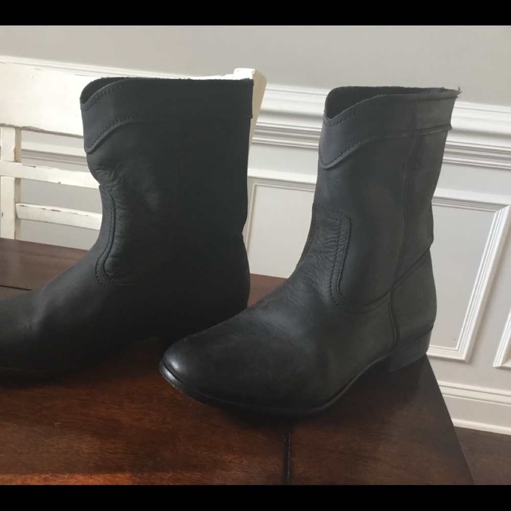 Womens Frye boots 8.5